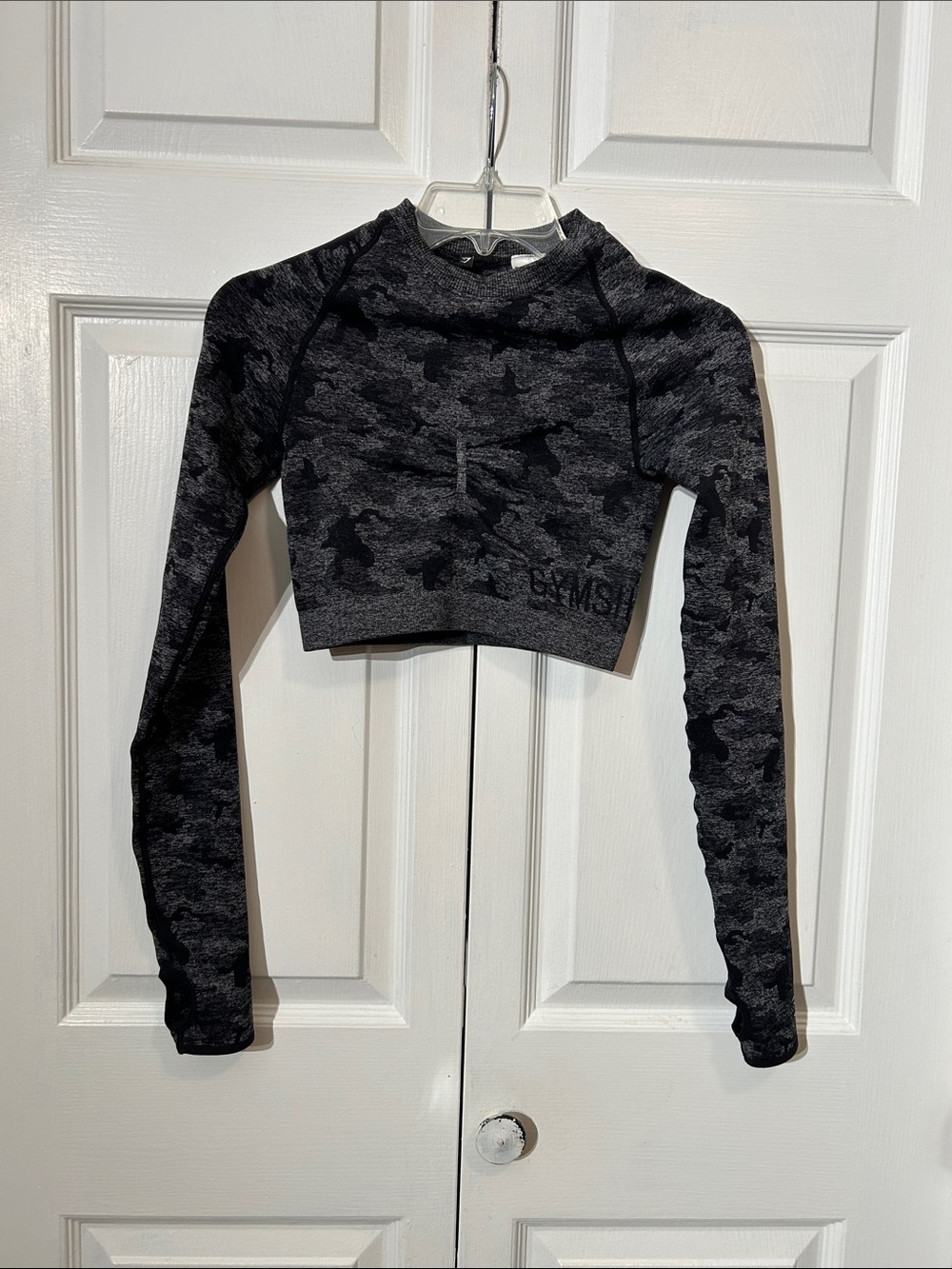 Gymshark Black Gray Camouflage Long-Sleeve Crop Top size S Small cut-out Back